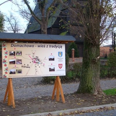 Tablica informacyjna dotycząca sołectwa Domachowo w gminie Krobia