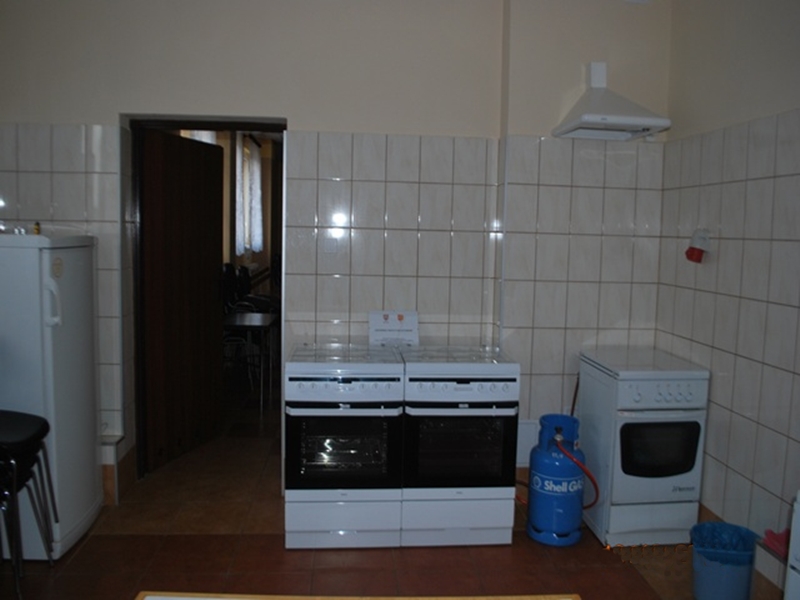 Nowe kuchenki gazowo-elektryczne w kuchni świetlicy wiejskiej w Żakowie, w gminie Lipno