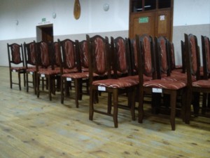 Nowe krzesła w świetlicy wiejskiej w Radliczycach, w gminie Szczytniki