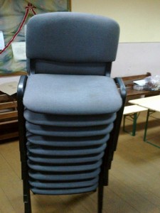 Nowe krzesła w świetlicy wiejskiej w Węglewie, w gminie Ujście