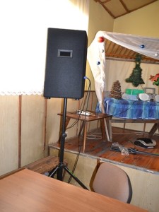 Nowy głośnik w świetlicy wiejskiej w Bogdanowie, w gminie Koźminek