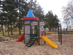 Wielofunkcyjne urządzenie zabawowe na placu zabaw w Kuźnicy Grabowskiej, w gminie Kraszewice