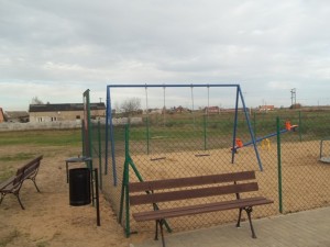 Plac zabaw w sołectwie Popielewo II, w gminie Skulsk