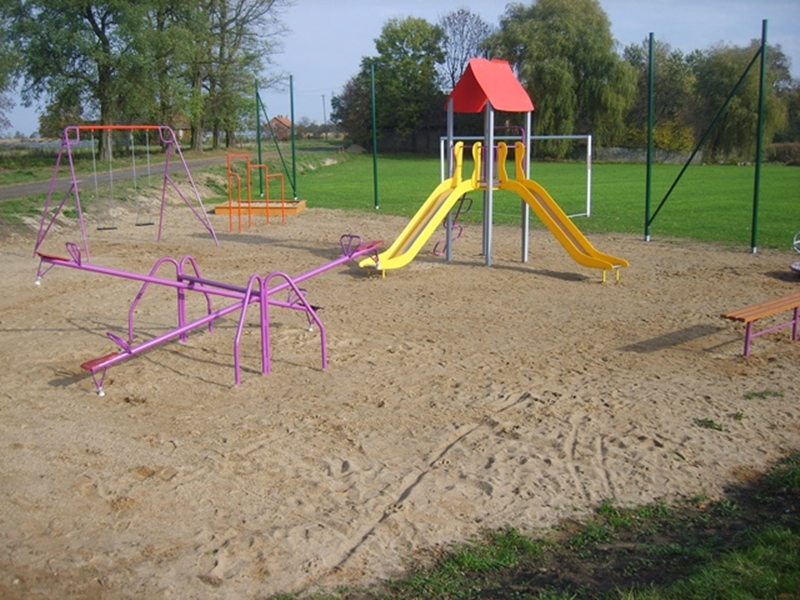 Nowy plac zabaw w sołectwie Krowica Pusta, w gminie Szczytniki