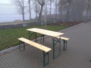 Stół i ławki piknikowe w Łęgowie, w gminie Wągrowiec
