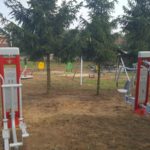 Urządzenia zabawowe na placu zabaw w Gorzycach