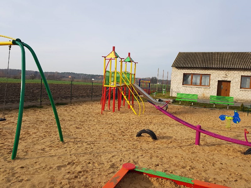 Urządzenia zabawowe w sołectwie Bożatki, w gminie Rzgów