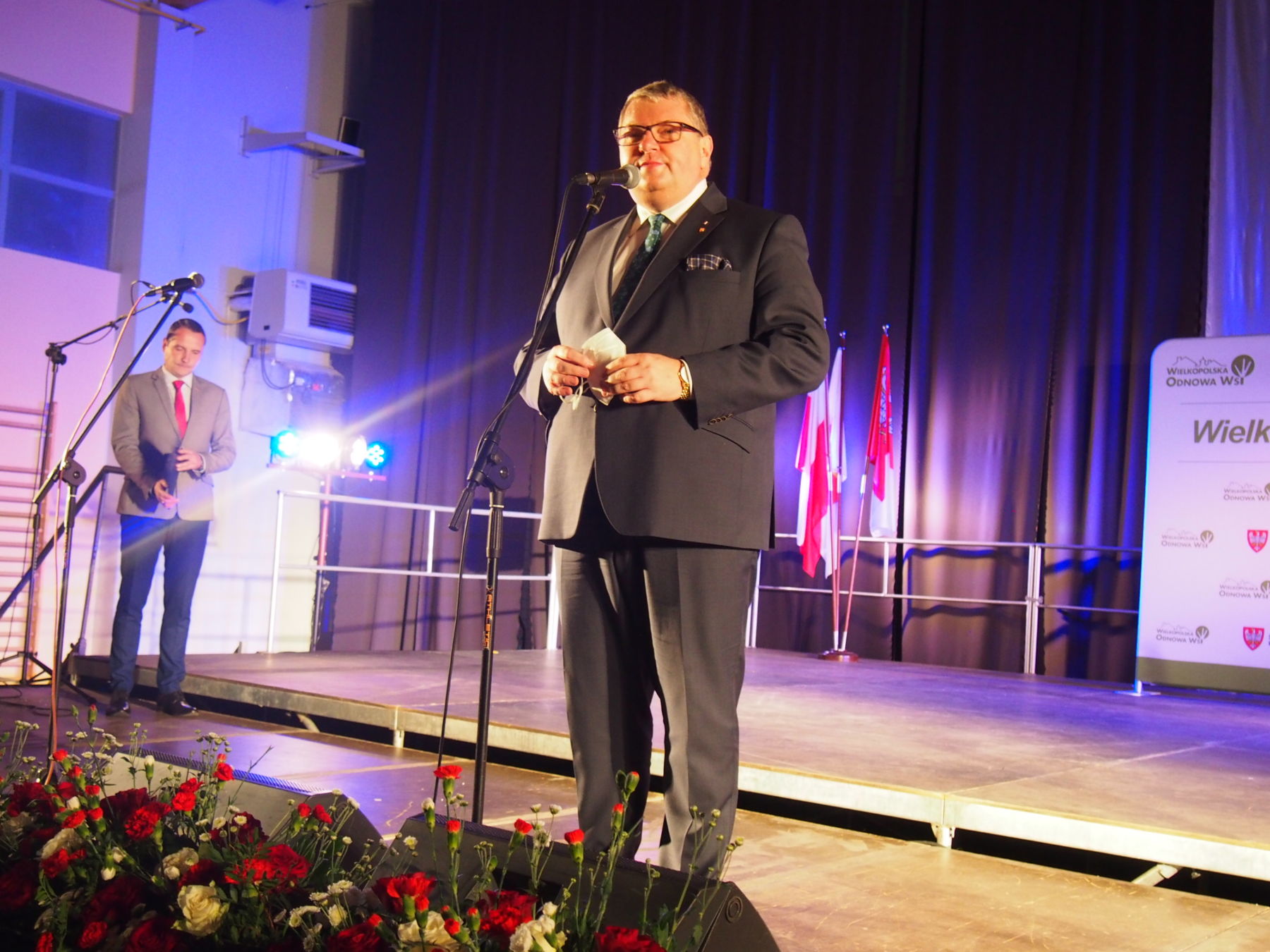 Krzysztof Grabowski Wicemarszałek Województwa Wielkopolskiego na scenie podczas przemówienia