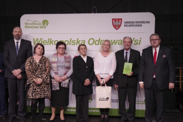 Przedstawiciele sołectwa Kosmów z Krzysztofem Grabowskim Wicemarszałkiem Województwa Wielkopolskiego.