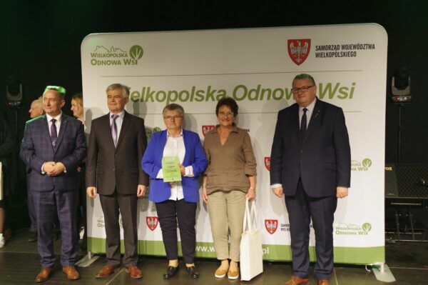 Przedstawiciele sołectwa Szczepankowo oraz Krzysztof Grabowski Wicemarszałek Województwa Wielkopolskiego.
