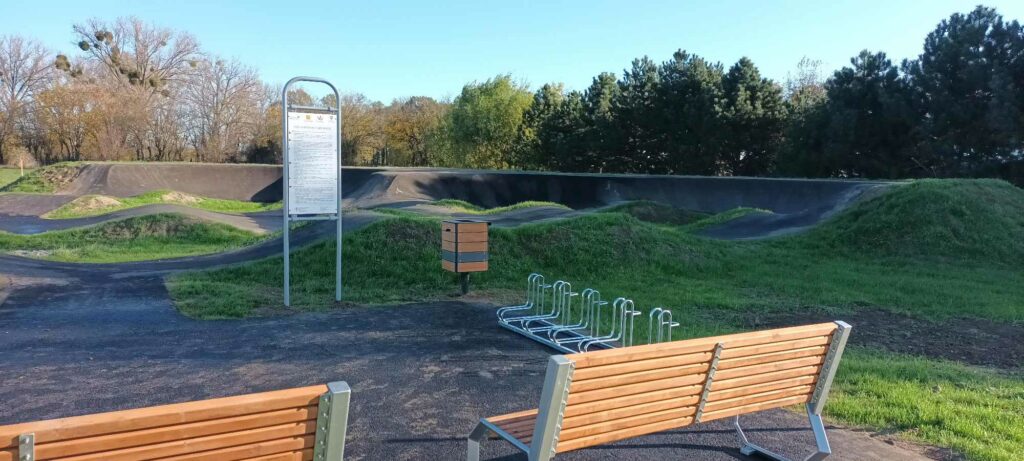 Zdjęcie toru typu pumptrack w Piotrkowicach